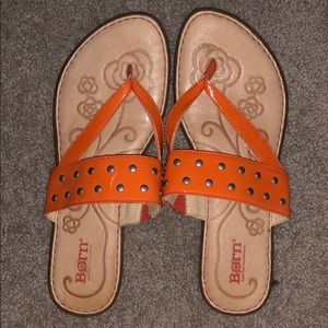Born flipflops. Size 9. Only worn once!